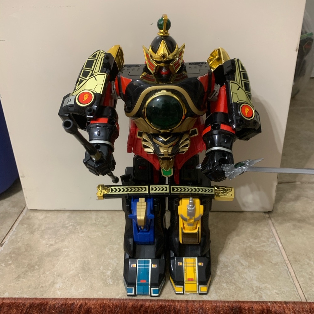 Multicolor Robot Action Figures - Picture 2 of 6